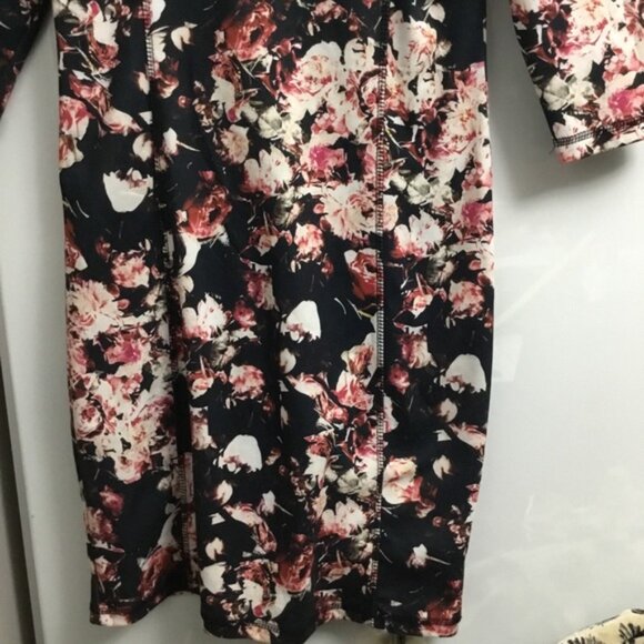 M Flowery Mini Dress - Picture 5 of 15